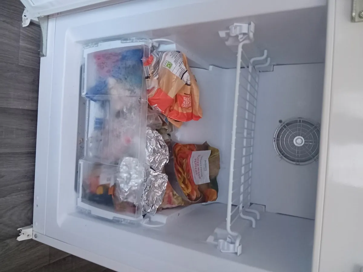Integrated Fridge freezer - Image 3