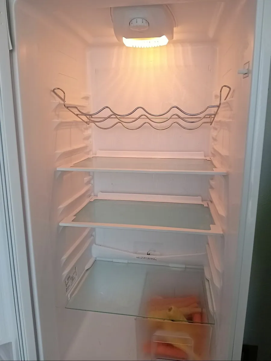 Integrated Fridge freezer - Image 4