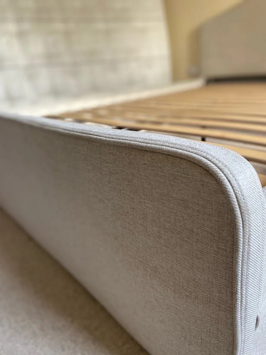 King size head board and base - Image 3