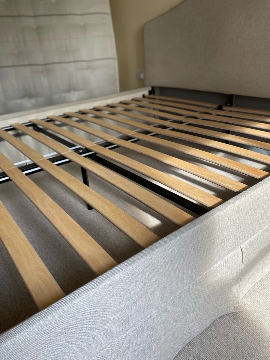 King size head board and base - Image 4