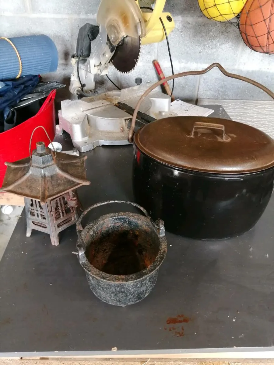 Oriental cast iron lantern. - Image 1