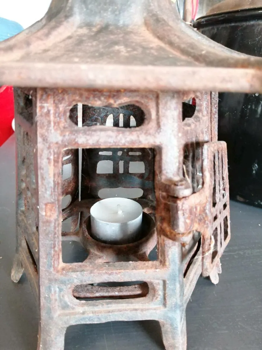Oriental cast iron lantern. - Image 2