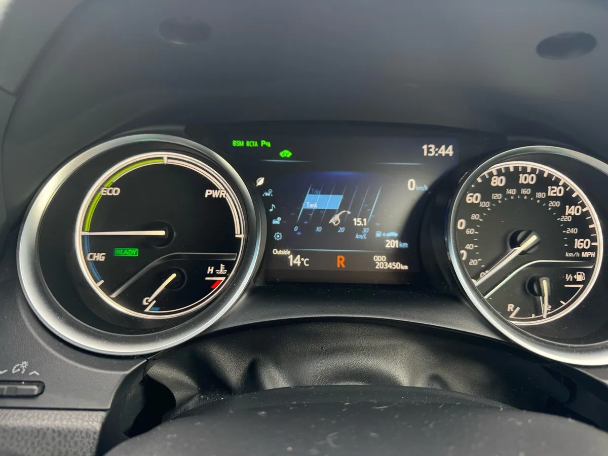 2020 TOYOTA CAMRY 2.5 Full SPECS Price Negotiable - Image 4