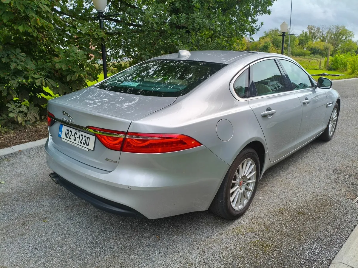 Jaguar XF 2018 with sunroof. - Image 3