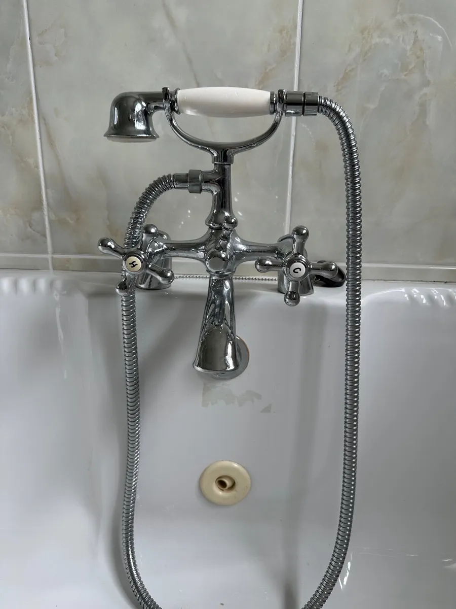 Jacuzzi bath - Image 3
