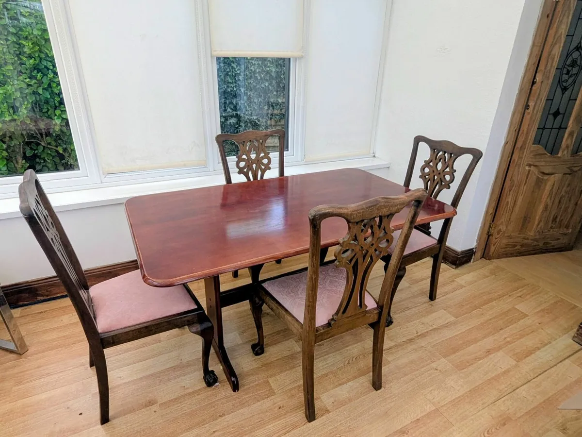Oak dinning room table and chairs - Image 3