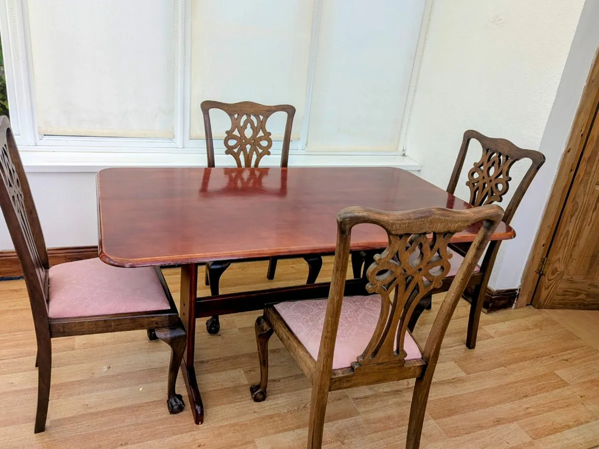 Oak dinning room table and chairs - Image 4