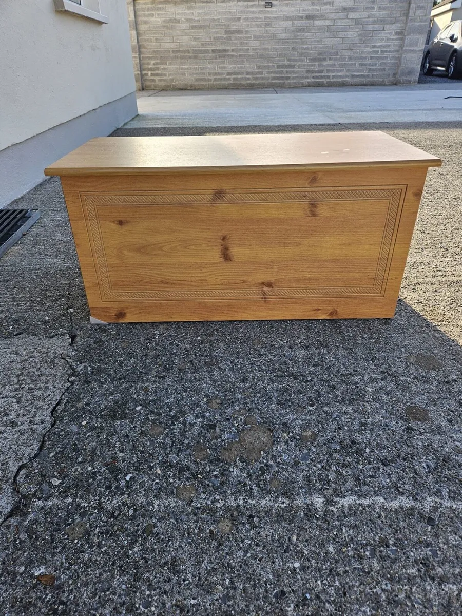 Clothes chest - Image 1
