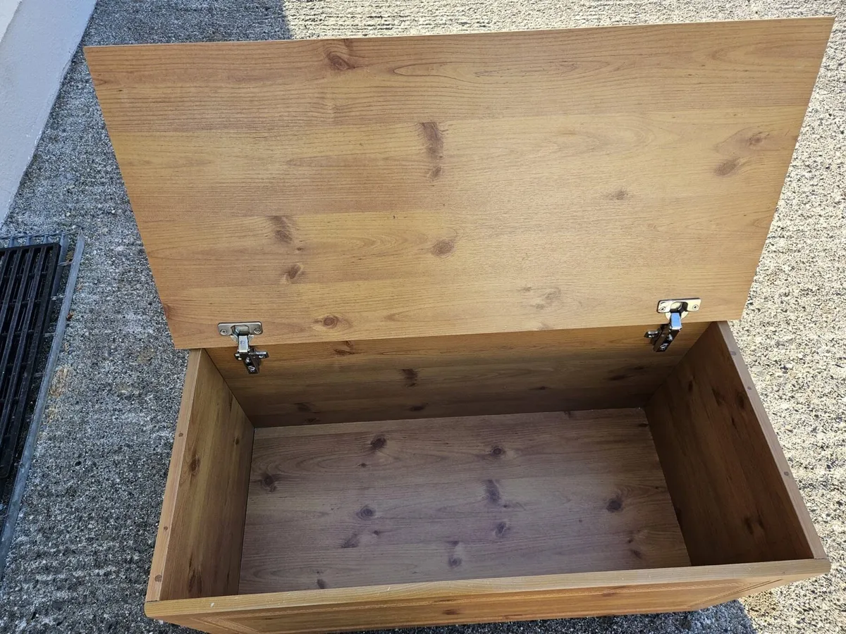 Clothes chest - Image 2