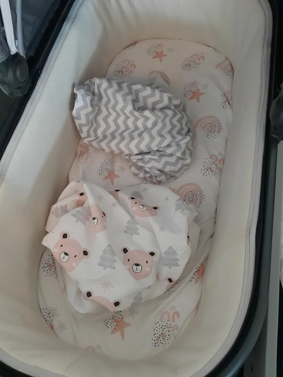 Two Uppababy vista bassinets with stands - Image 4