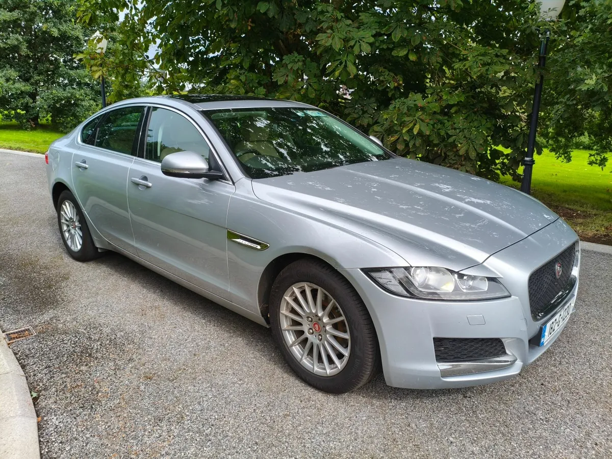 Jaguar XF 2018 with sunroof. - Image 2