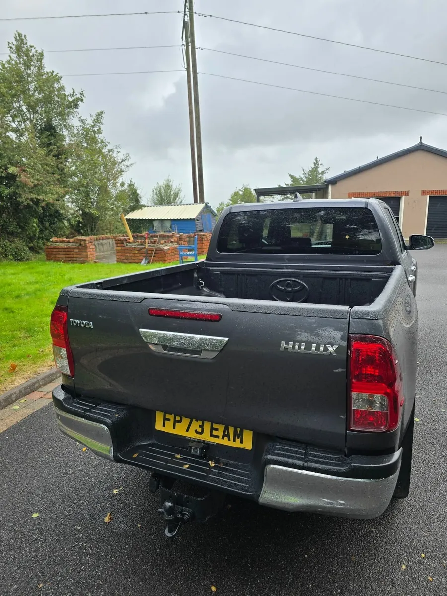 Toyota Hilux 2023 - Image 2
