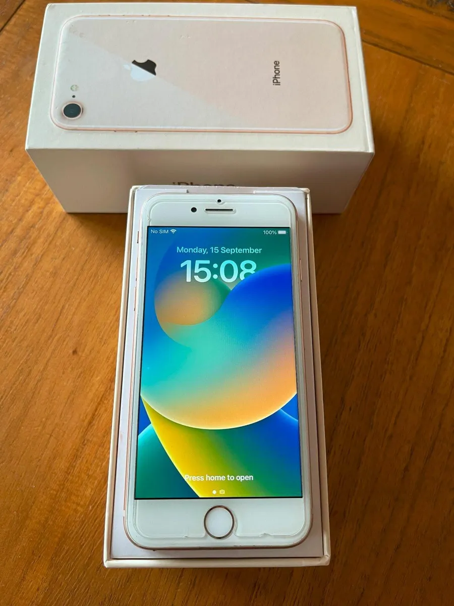 Apple  iPhone 8 Gold,Unlocked to all Networks - Image 2