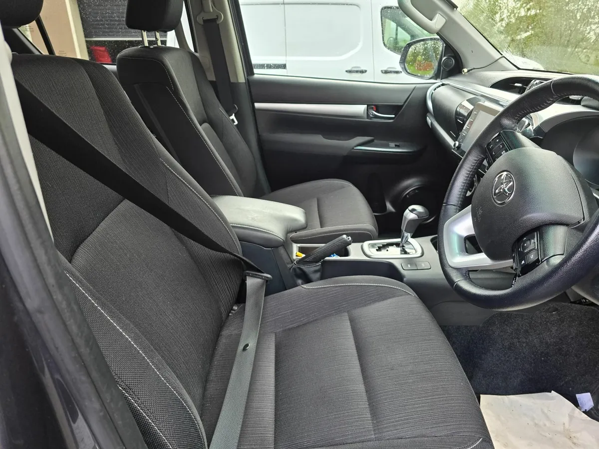 Toyota Hilux 2023 - Image 3