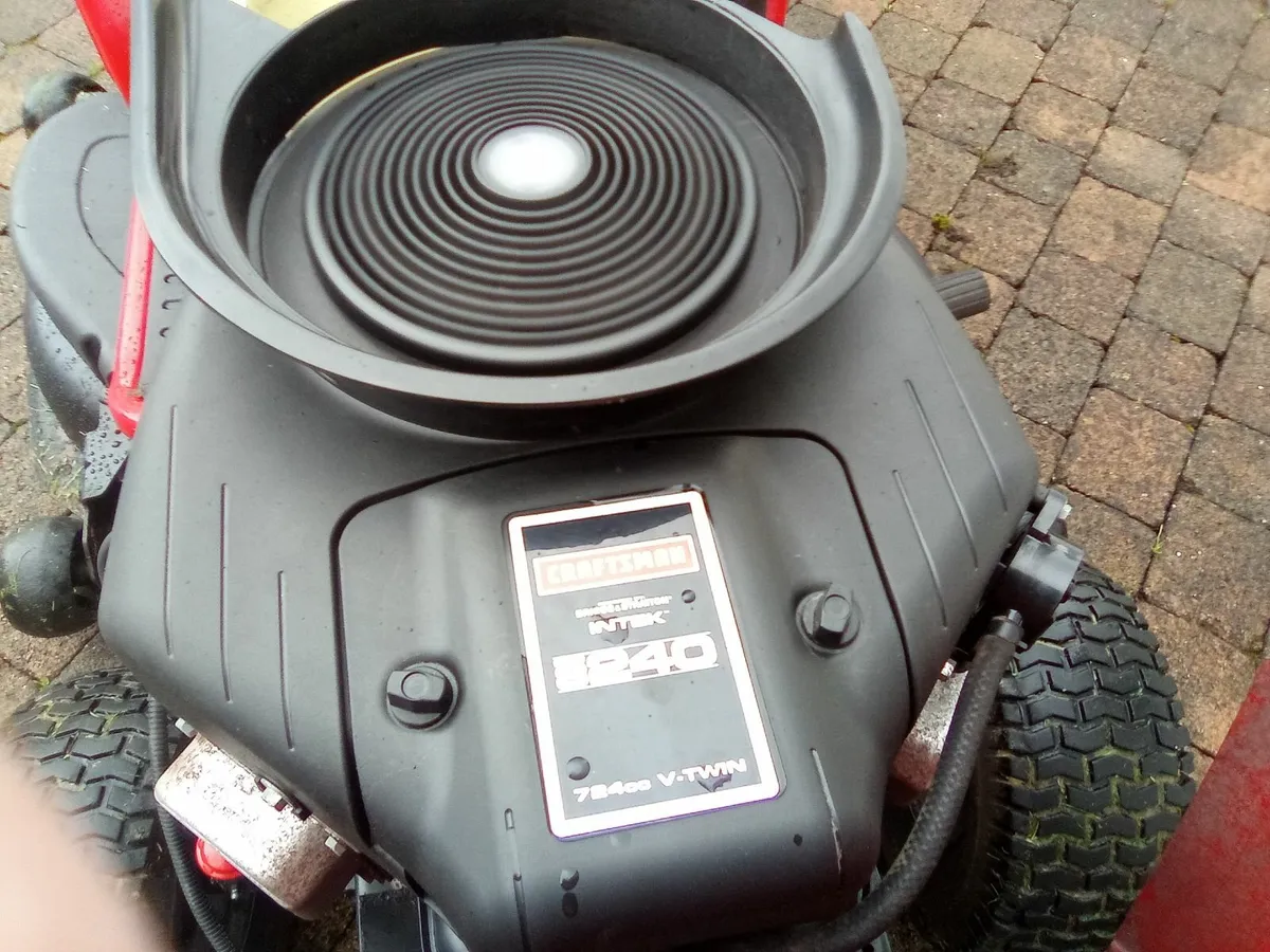 Craftsman Ride on lawnmower - Image 1