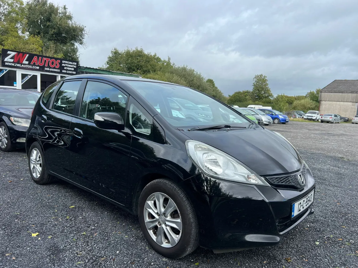 12 Honda Jazz 1.3 - Image 3