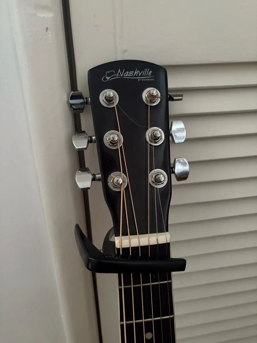 Acoustic guitar - Image 2