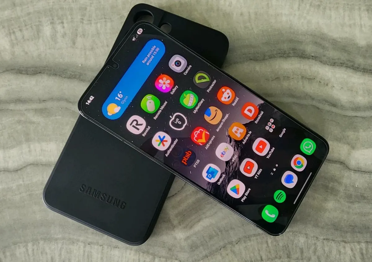 Samsung Galaxy S22 - Image 2