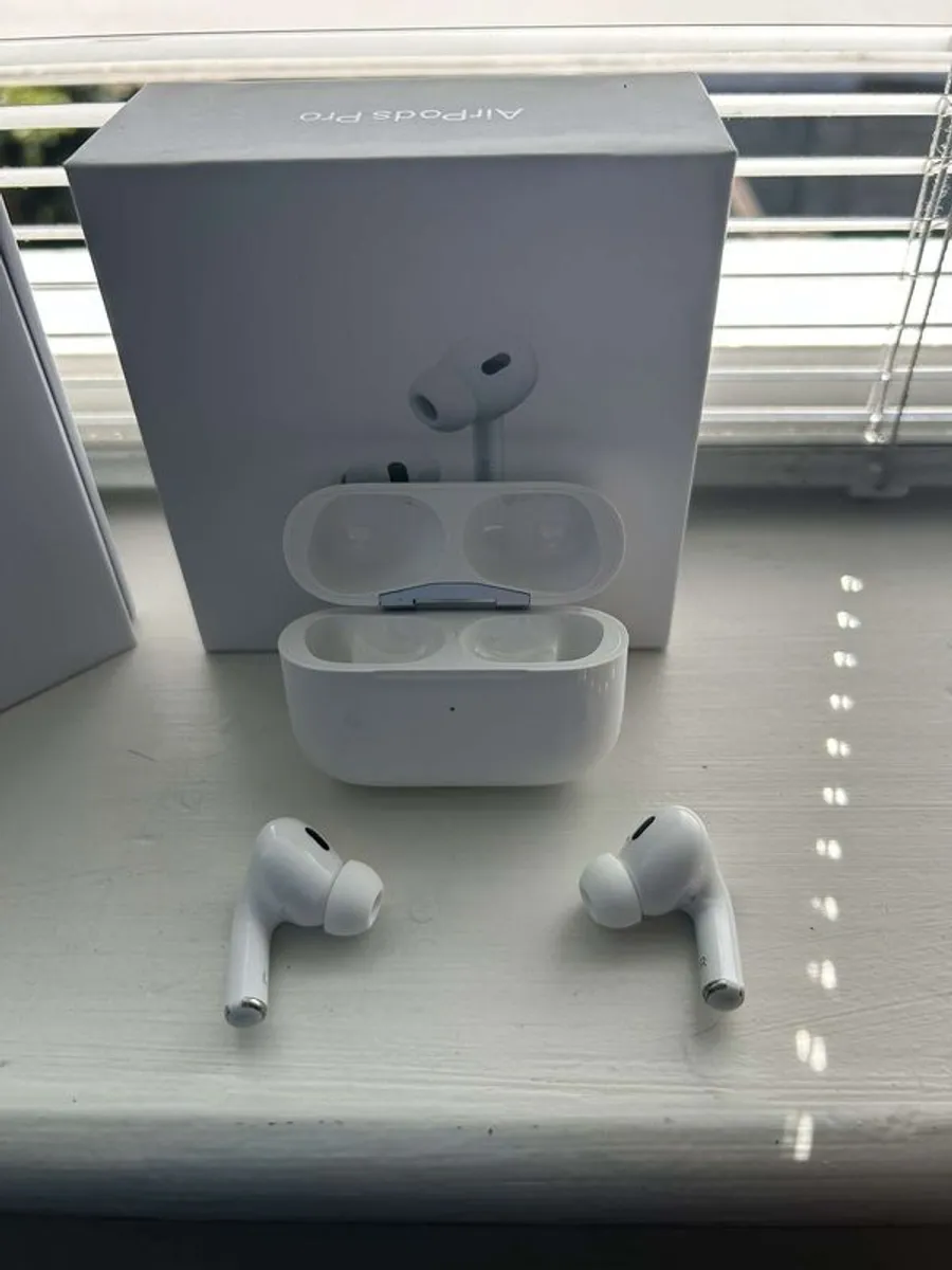ear - Image 1