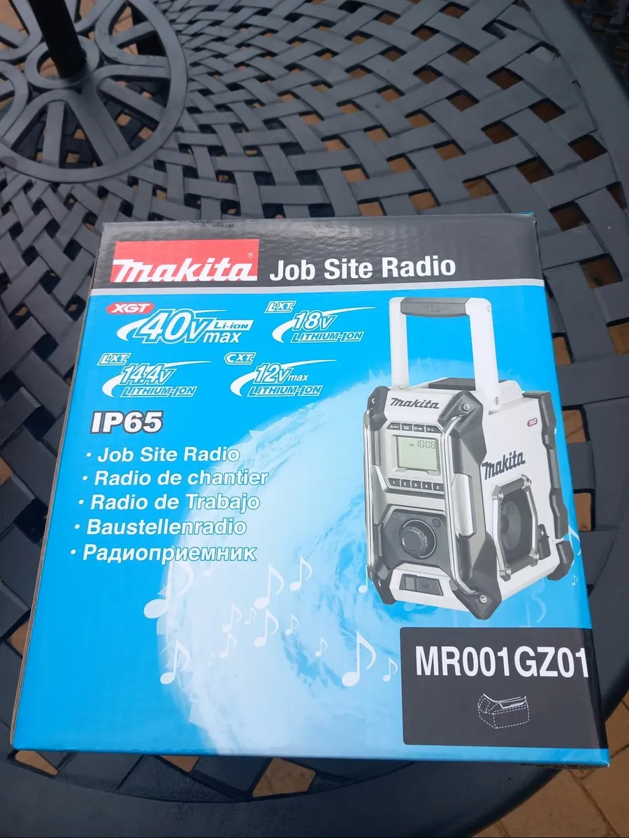Makita jobsite radio new