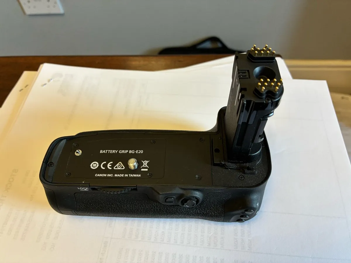Canon Batter Grip BG E20 - Image 3