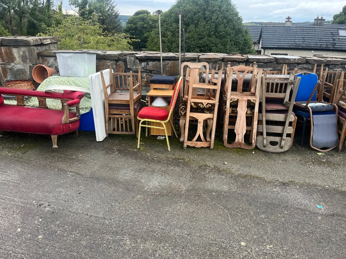 Chaise lounge & chairs