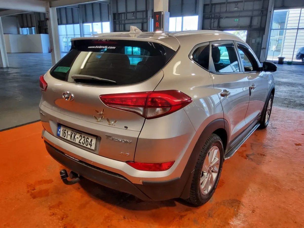 Hyundai Tucson 2.0 D Executive 4WD - Image 3