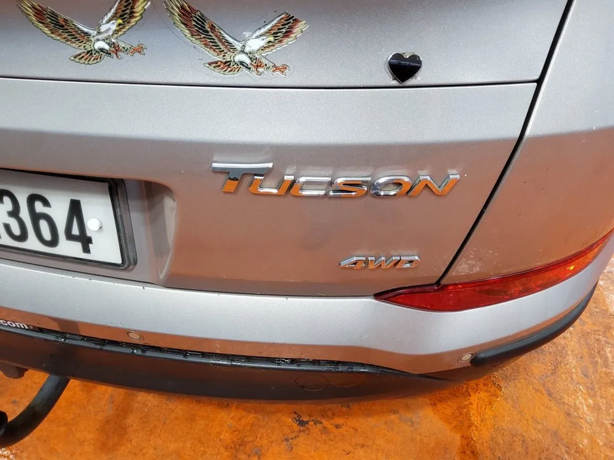 Hyundai Tucson 2.0 D Executive 4WD - Image 4