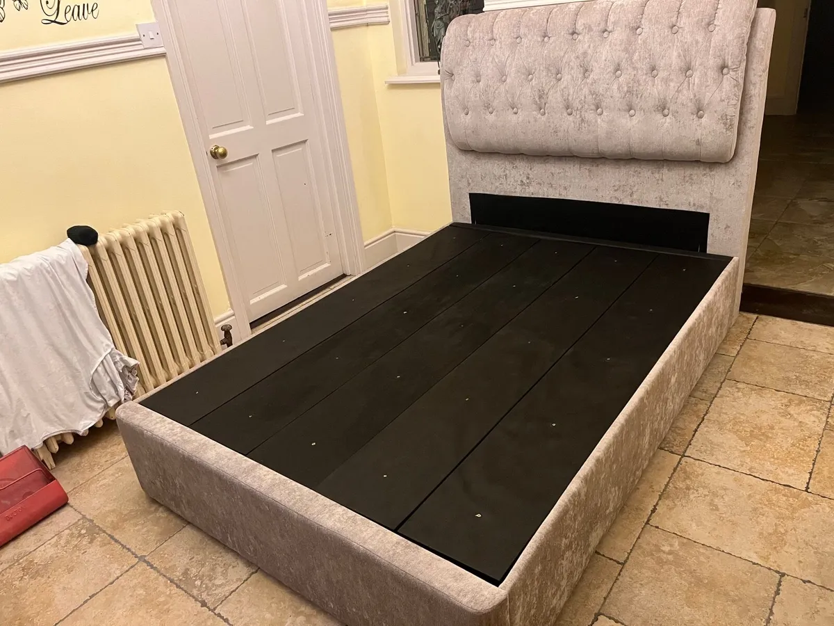 Double base bed