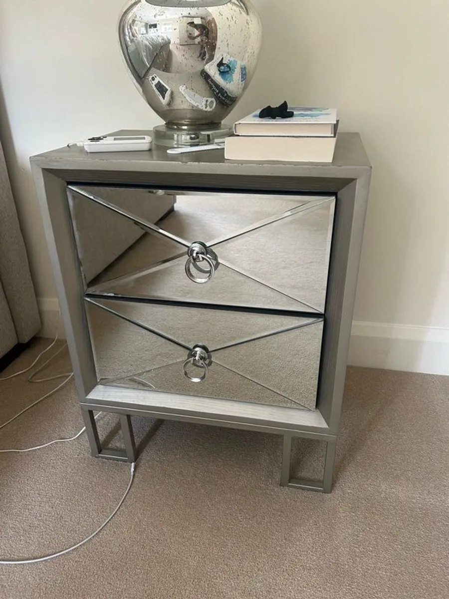 2 x Chest of drawers and matching lockers - Image 1