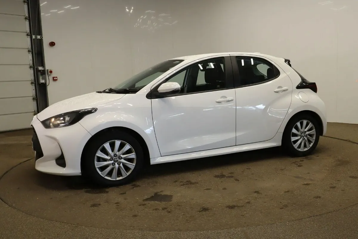 2022 Toyota Yaris VVT-h Icon - Image 2