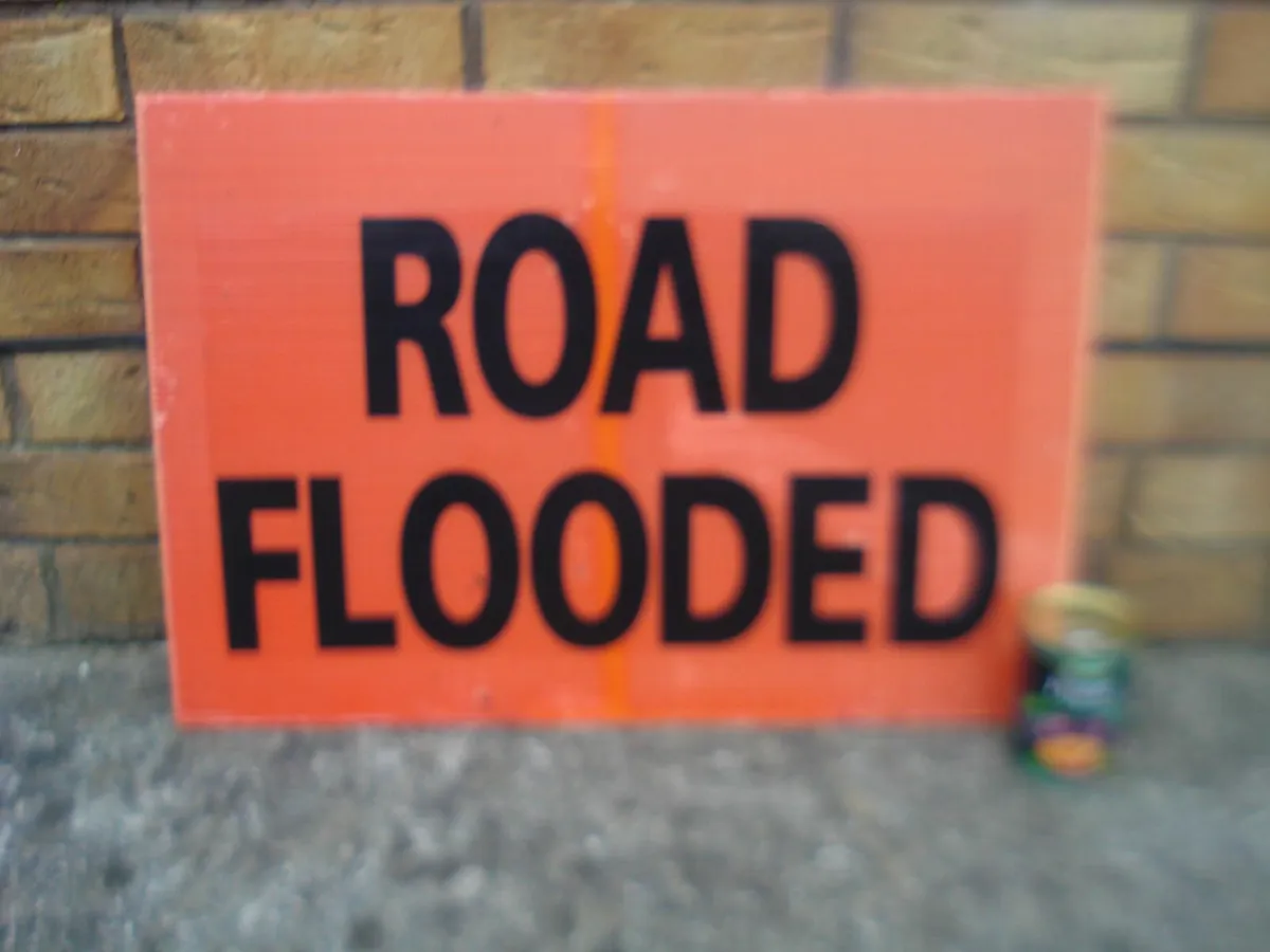 ROAD FLOODED PLASTIC CARDBOARD SIGN. - Image 1