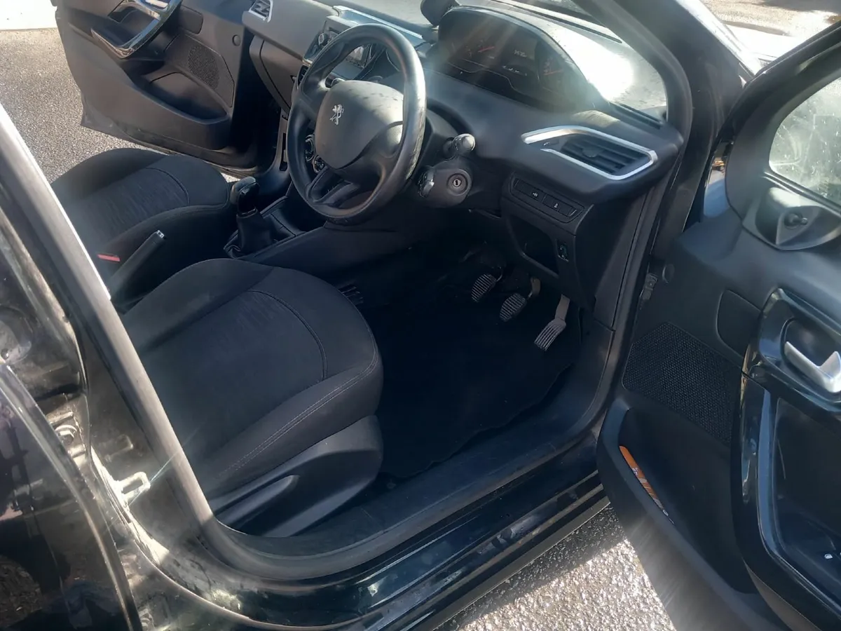 Peugeot 208 2013 - Image 2