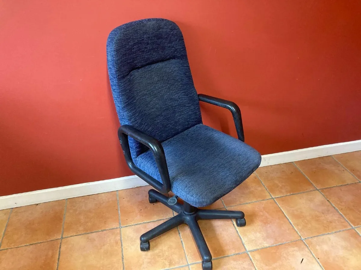Stylish Blue Office Chair – Ergonomic, Adjustable - Image 3
