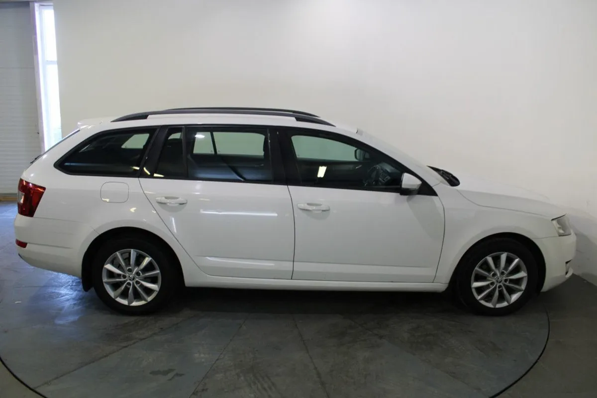 Skoda Octavia Combi Ambition 1.6tdi 90hp - Image 3