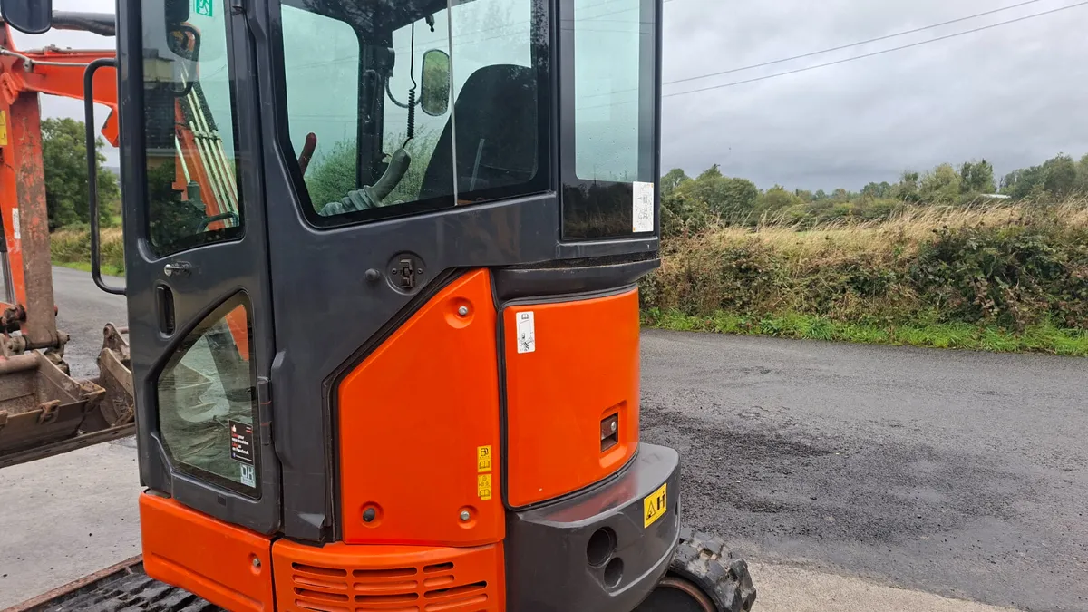 2019 Hitachi 26u.5 - Image 4