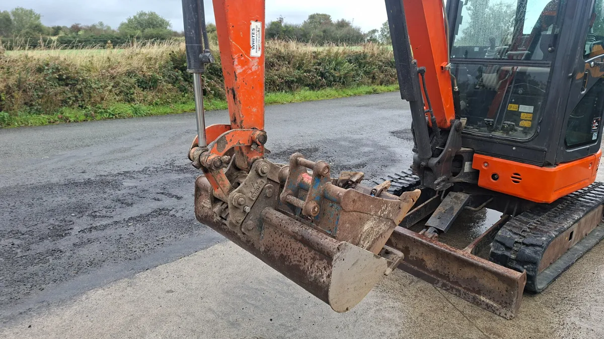2019 Hitachi 26u.5 - Image 3