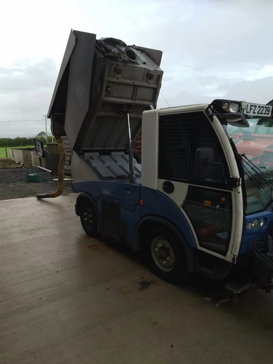 For Sale - Hako 2013 Mini-Sweeper - Image 4