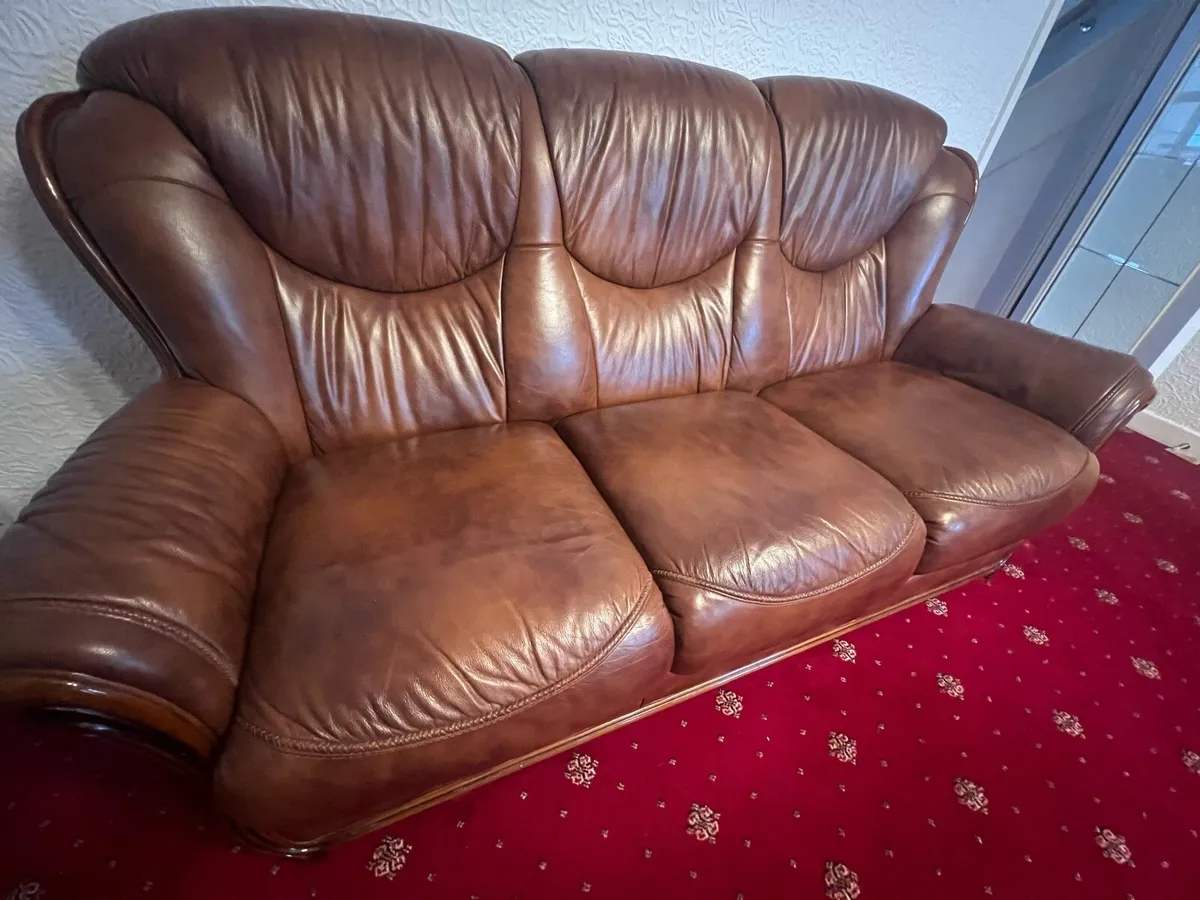 Leather sofa 3 seater and two 1 seater - Image 1