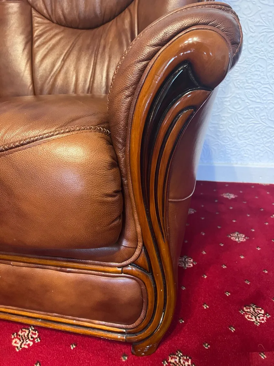 Leather sofa 3 seater and two 1 seater - Image 4