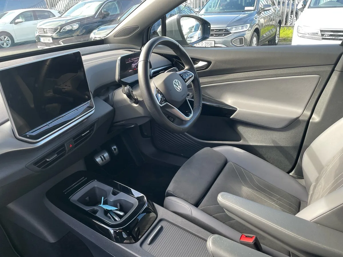 2025 Volkswagen ID.4 Pro Plus - Image 3