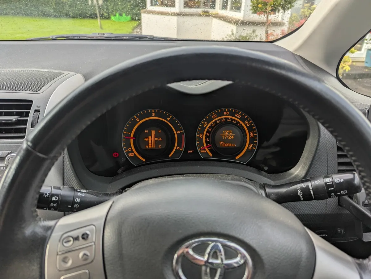 Toyota Auris 2009 - Image 1