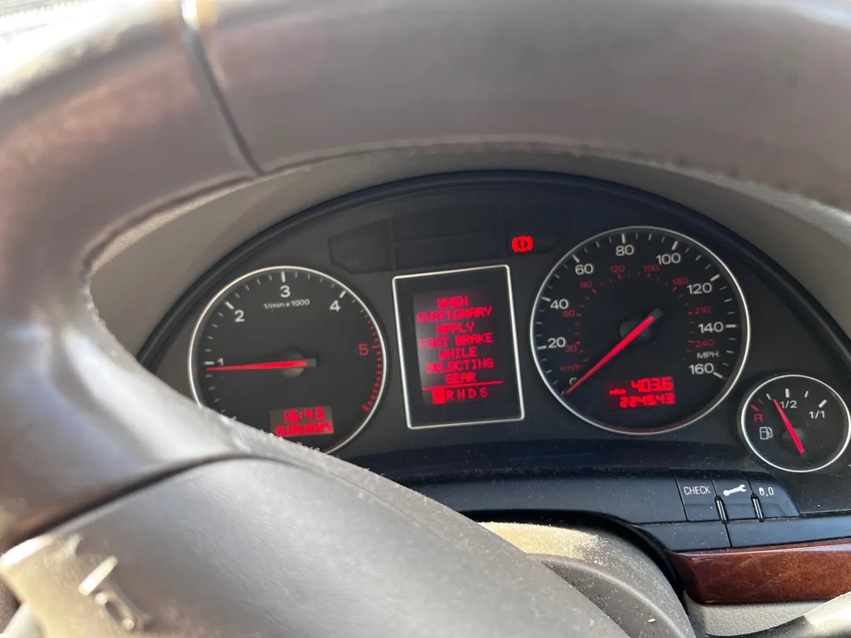 Audi A4 2004 automatic - Image 2