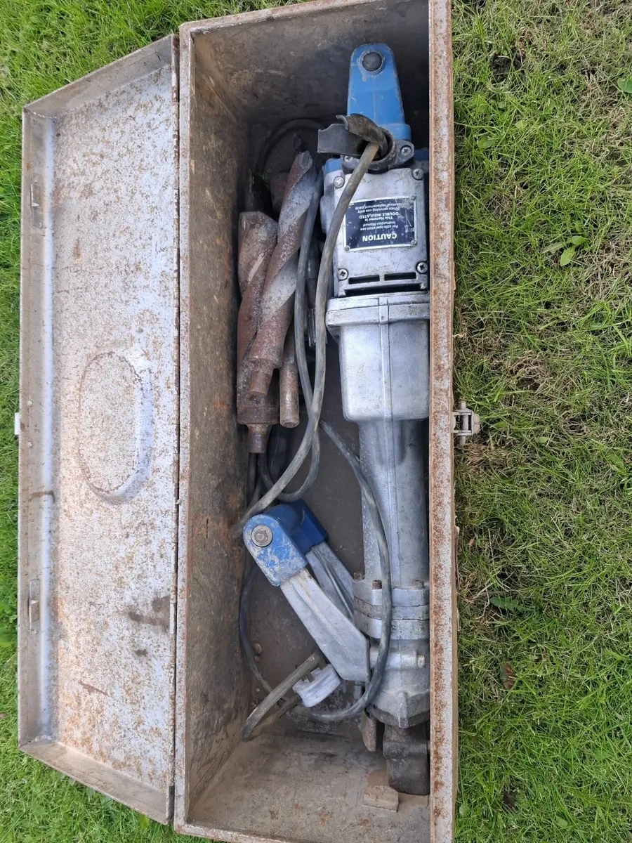 Kango 900 breaker and drill - Image 2