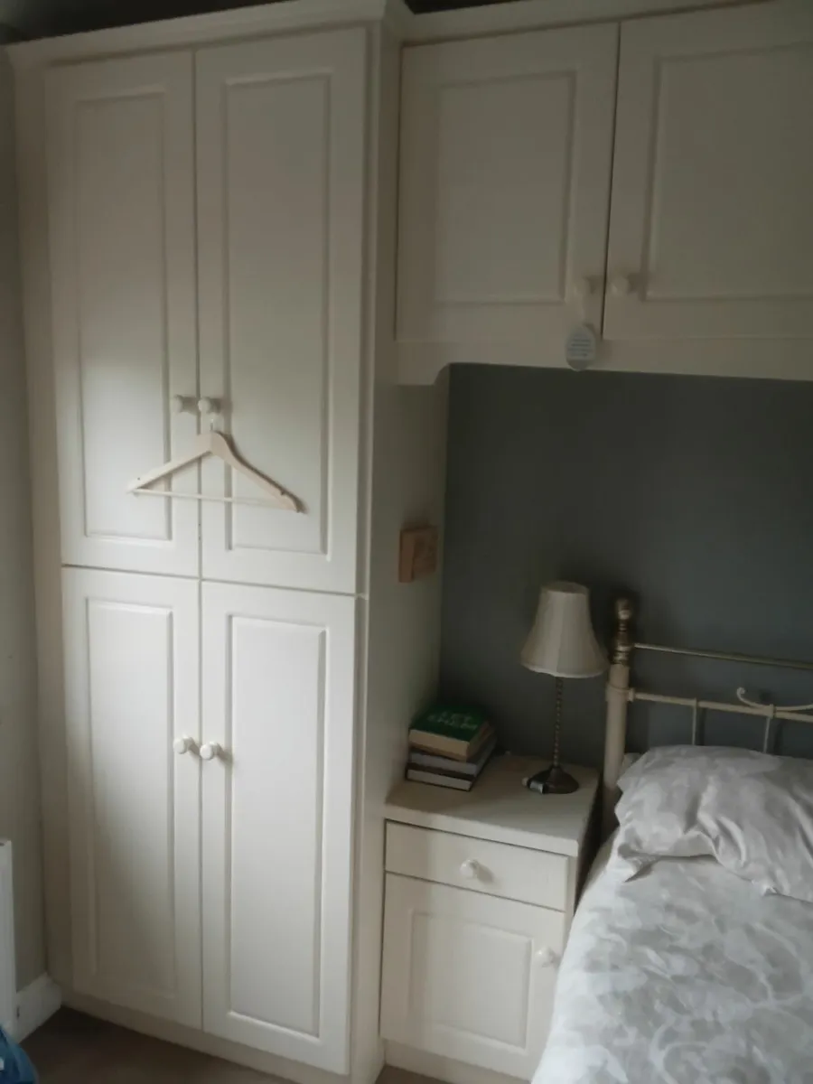 Bedroom furniture - Image 4