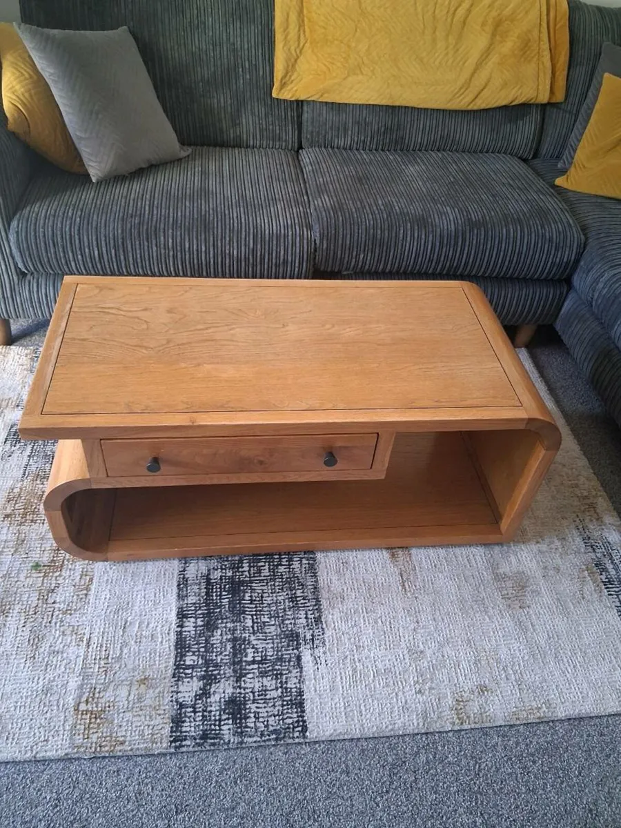 Solid oak coffee table - Image 1