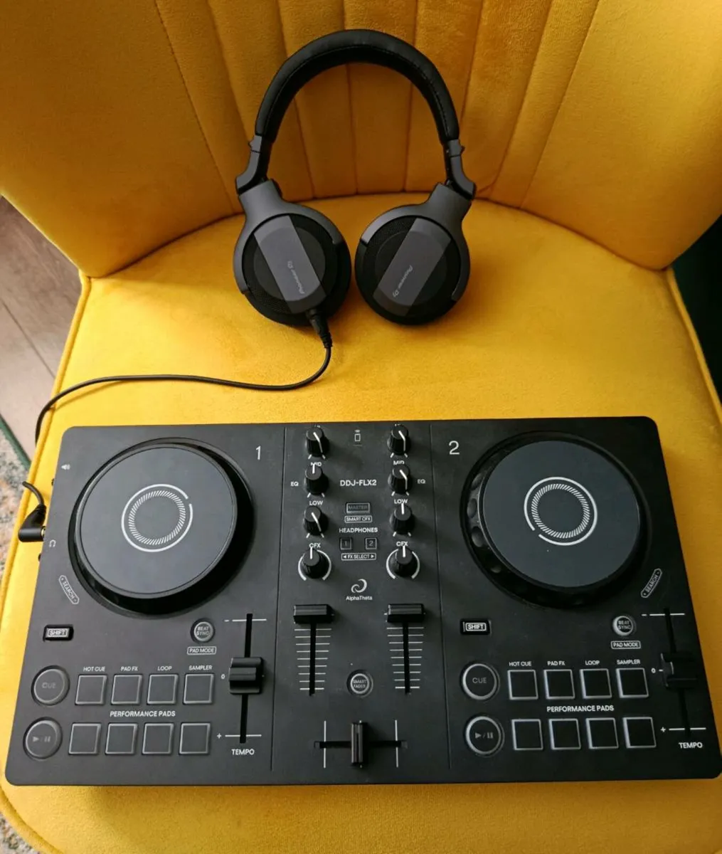 AlphaTheta DDJ-FLX2 DJ Controller