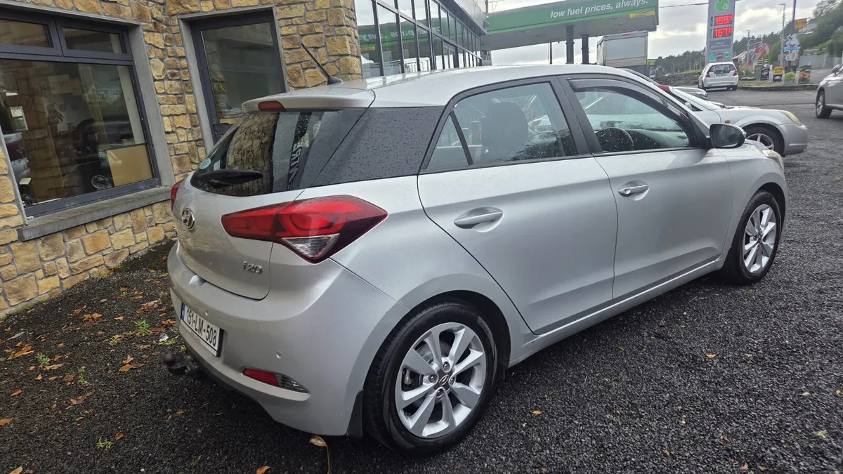 Hyundai i20 - LIKE NEW - FINANCE AVAILABLE - Image 3