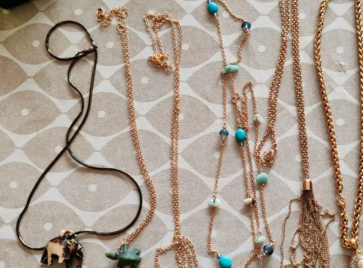 6 assorted pendants and necklaces - Image 2
