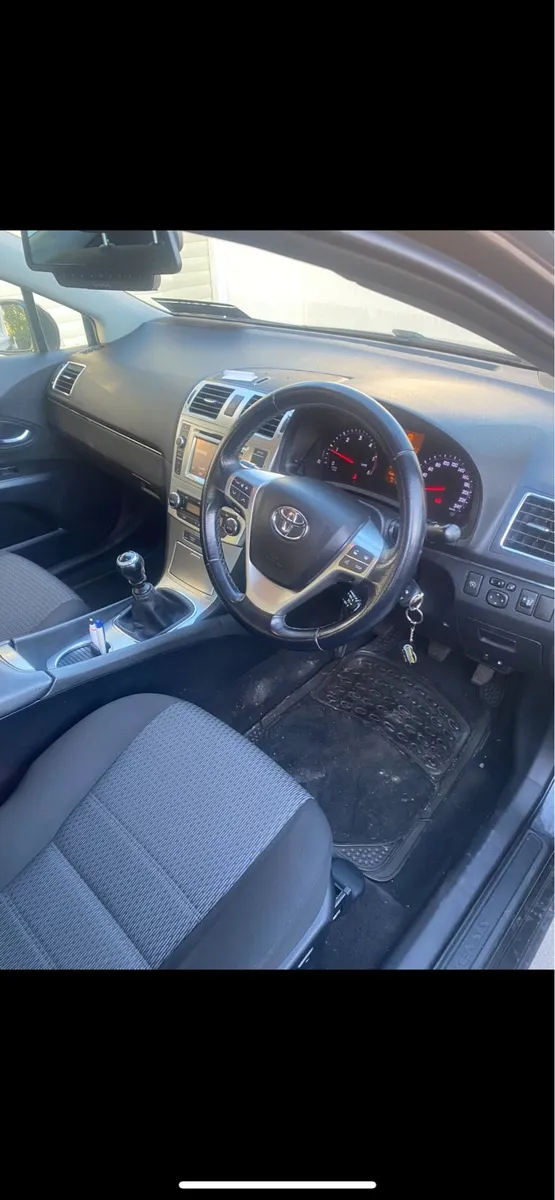 TAXI RENTAL available saloon car - Image 4
